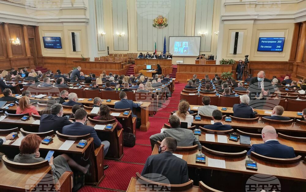 Парламентът удължи заседанието си
до приключване на дневния ред за днес