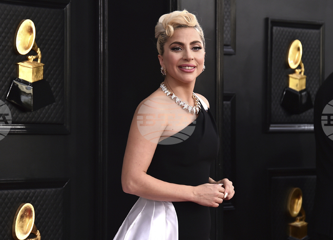 Лейди Гага и Бруно Марс запазват челната си позиция в класацията на „Билборд“ за сингли