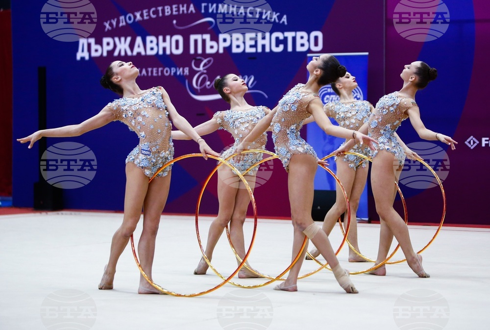 Министър Димитър Илиев и заместникът му проф. Даниела Дашева подкрепиха националните ни отбори по художествена гимнастика при официалното представяне на новите им композиции