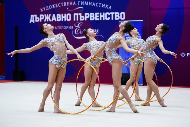 Министър Димитър Илиев и заместникът му проф. Даниела Дашева подкрепиха националните ни отбори по художествена гимнастика при официалното представяне на новите им композиции 