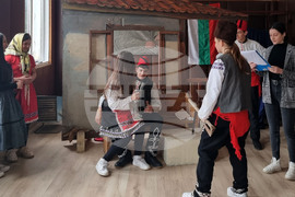 Село Костанденец - читалище - възстановка