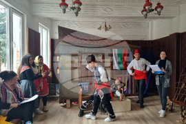 Село Костанденец - читалище - възстановка