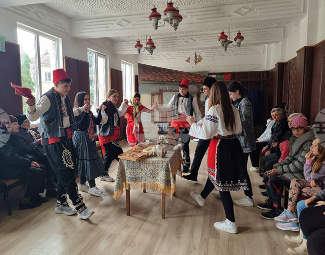 Село Костанденец - читалище - възстановка