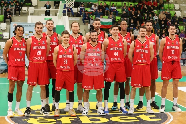 Треньорът на националния тим на Германия Алекс Мумбру бе приет в болница, пропуска утрешния старт на Евробаскет 2025