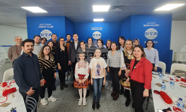 Турция - Национален пресклуб на БТА-Анкара - работилница за мартеници - първа сесия