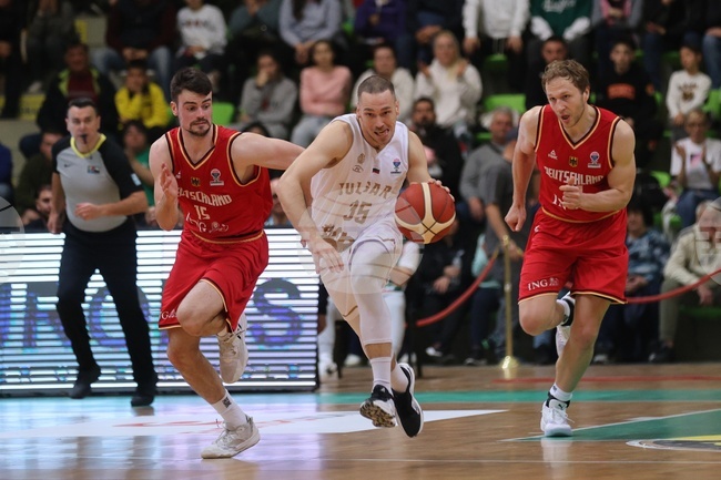 Алекс Мумбру преди решителните европейски квалификации по баскетбол за мъже срещу Черна гора и България: "Предстоят ни два финала"