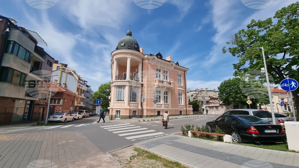 Час по творческо писане ще изнесе пред деца в сливенската регионална библиотека писателката Ваня Аврамова