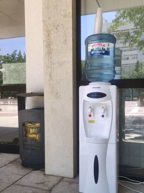 Глътка свежест в горещите дни! Община Благоевград предоставя минерална вода на жителите и гостите на града 