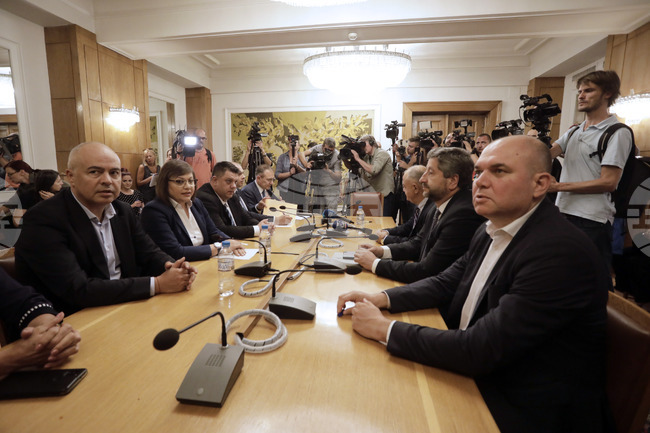 "БСП за България" - "Демократична България" - консултации