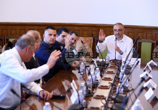 Парламент - Комисия по правата на човека, вероизповеданията и жалбите на гражданите