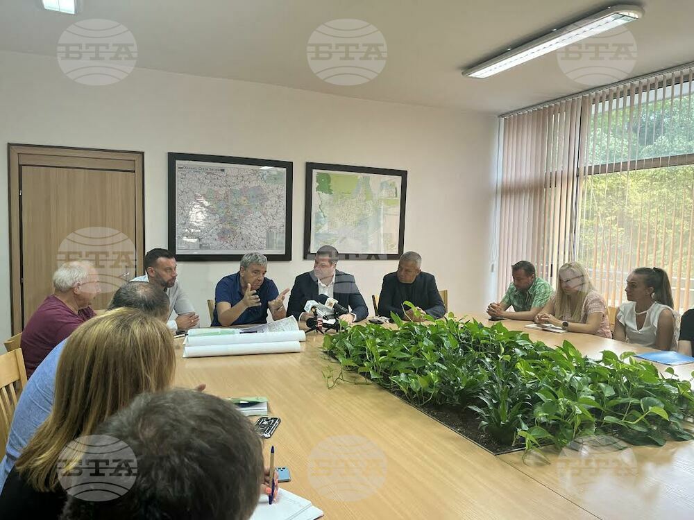 Подмяната на водопроводната и канализационната мрежа в Стара Загора беше обсъдена на среща между кмета и управителя на "ВиК"