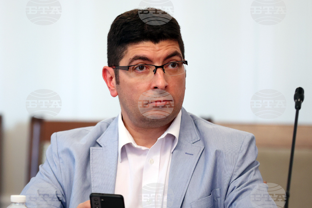 Парламент - Комисия по туризъм