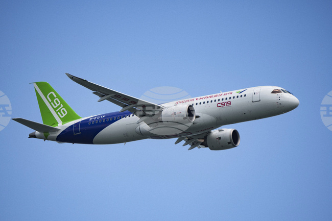 Китайският конкурент на „Боинг“ и „Еърбъс“ дебютира извън региона на Източна Азия
