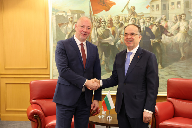 НС: България последователно подкрепя присъединяването на Албания към ЕС, заяви председателят на парламента Росен Желязков на среща с президента на Албания Байрам Бегай
