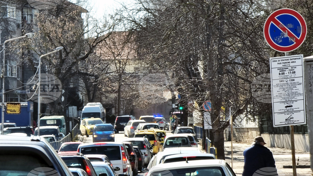 Има опасност за живота на възрастен мъж след инцидент на пътя в Добрич