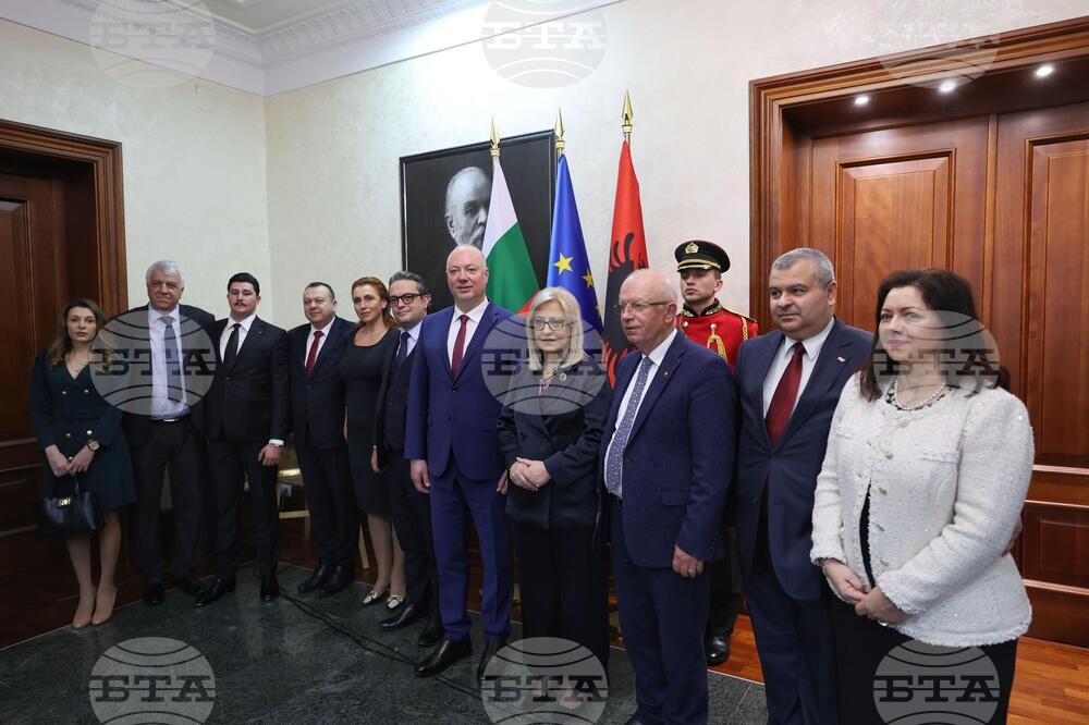 Република Албания - парламент - изложба