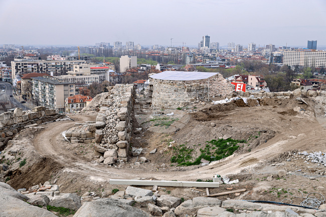  Пловдив - Археологически комплекс "Небет тепе"