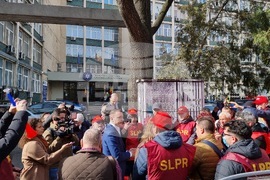 Румъния - служители на пощи - протест