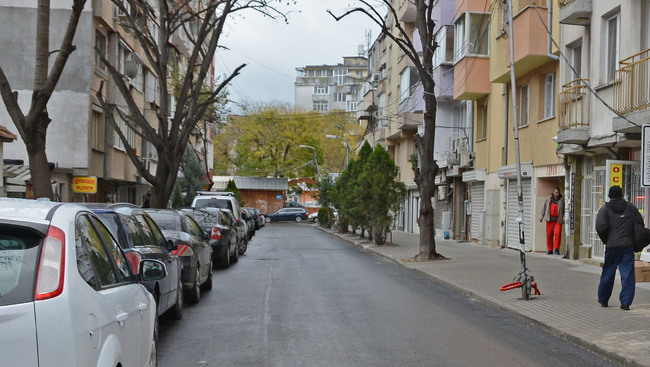 Община Варна: Поставят хоризонтална маркировка в района на Колхозния пазар