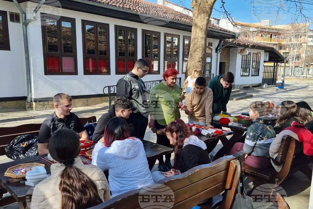 Добрич - работилница за мартеници - деца