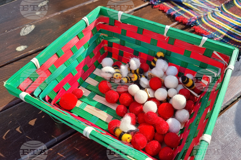 Добрич - работилница за мартеници - деца