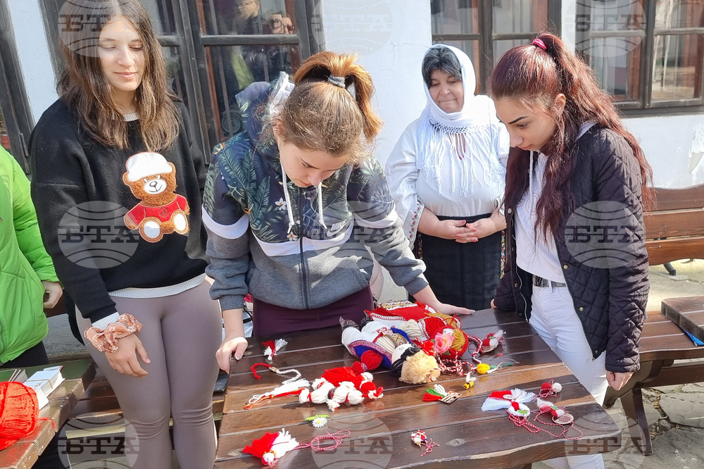 Добрич - работилница за мартеници - деца