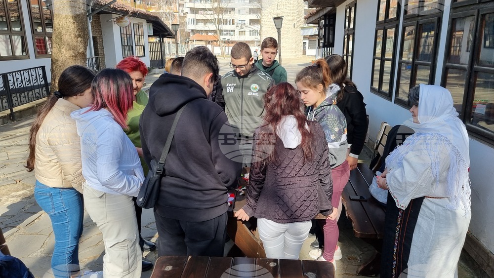 Добрич - работилница за мартеници - деца