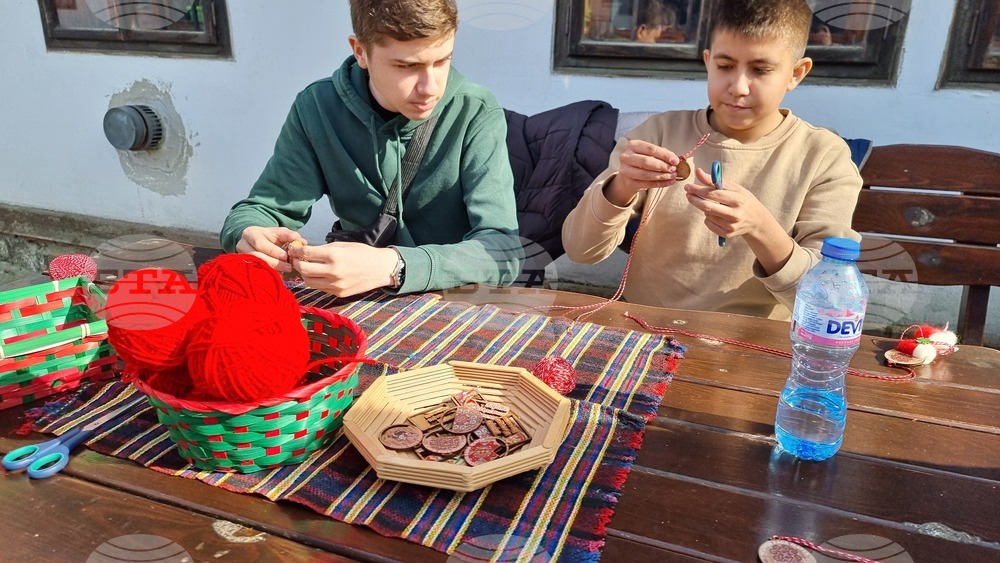 Добрич - работилница за мартеници - деца