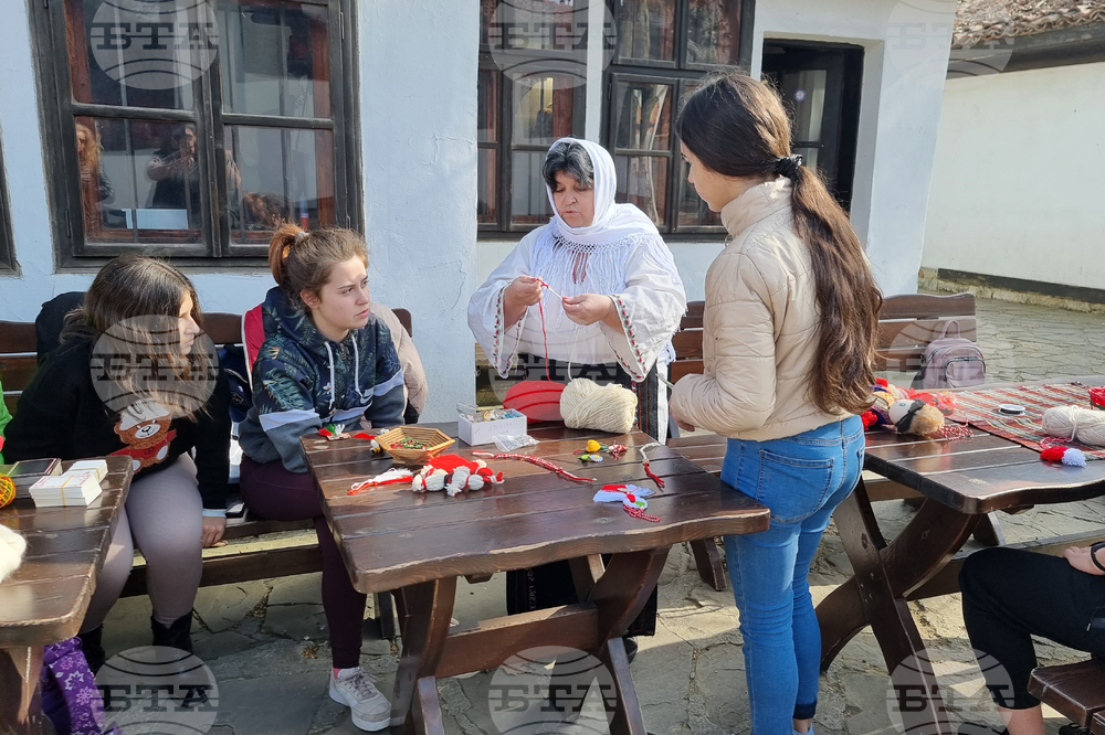 Добрич - работилница за мартеници - деца