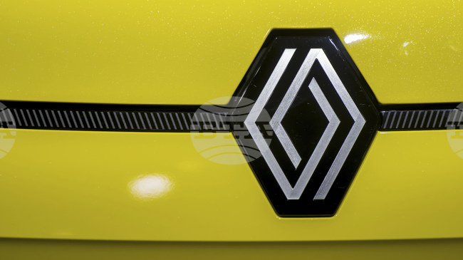 „Рено“ спира услугите за споделеното ползване на автомобили и свива инвестициите в зарядни станции, насочвайки инвестициите си към по-печеливши дейности