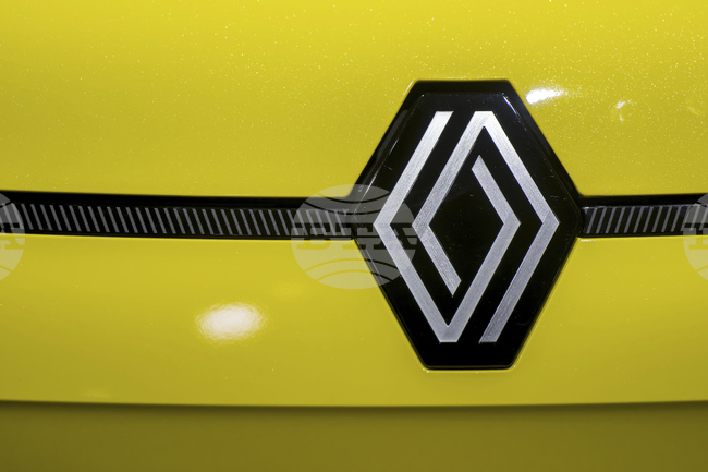 Акциите на "Рено" се сриват, след като компанията понижи прогнозата си за 2025 г.