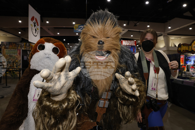 Оръжие на Чубака от „Междузвездни войни“ бе продадено за 610 000 щатски долара