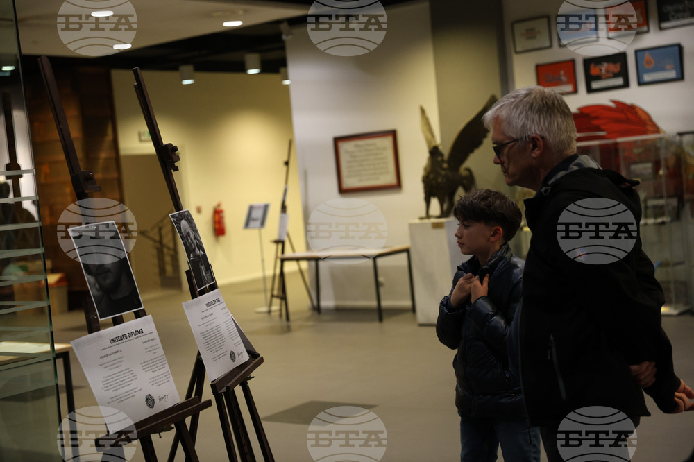 Благоевград - Американски университет в България - изложба - „Неиздадени дипломи“