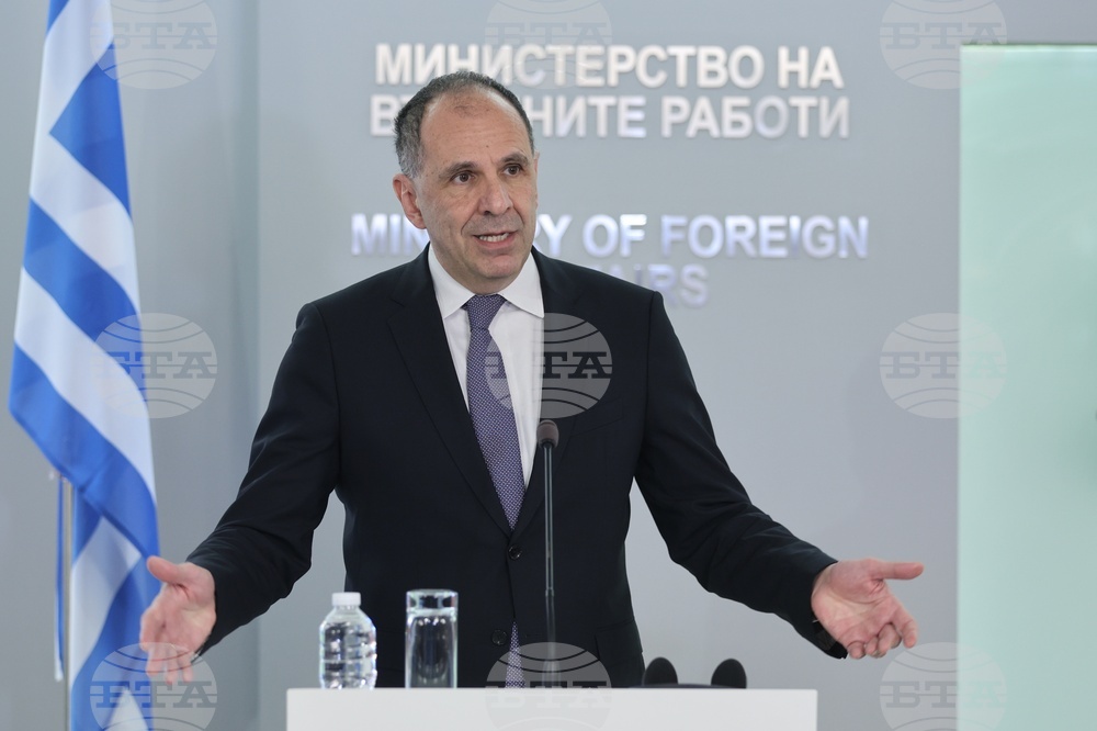 Европейският път на Северна Македония минава през спазването на Преспанския договор, заяви гръцкият външен министър