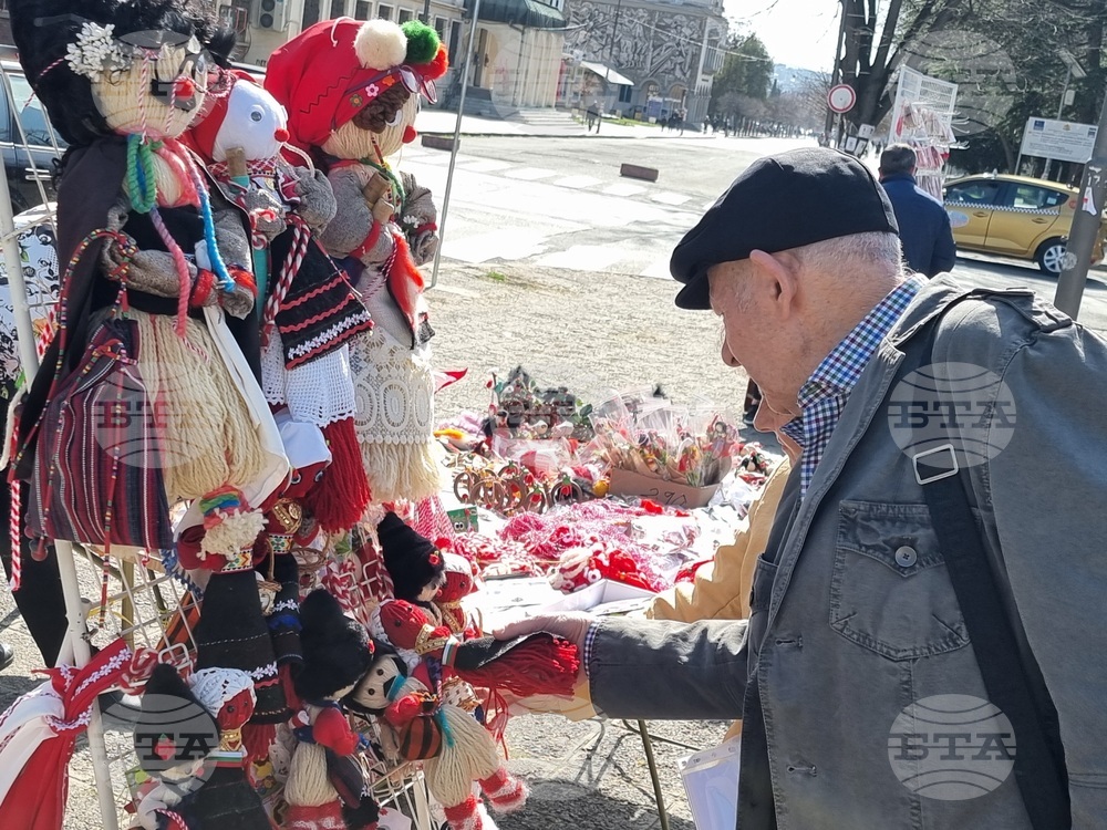 За Баба Марта в Кърджали се търсят основно традиционни мартеници с български мотиви