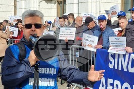 Румъния - членове на профсъюзите на летищата - протест