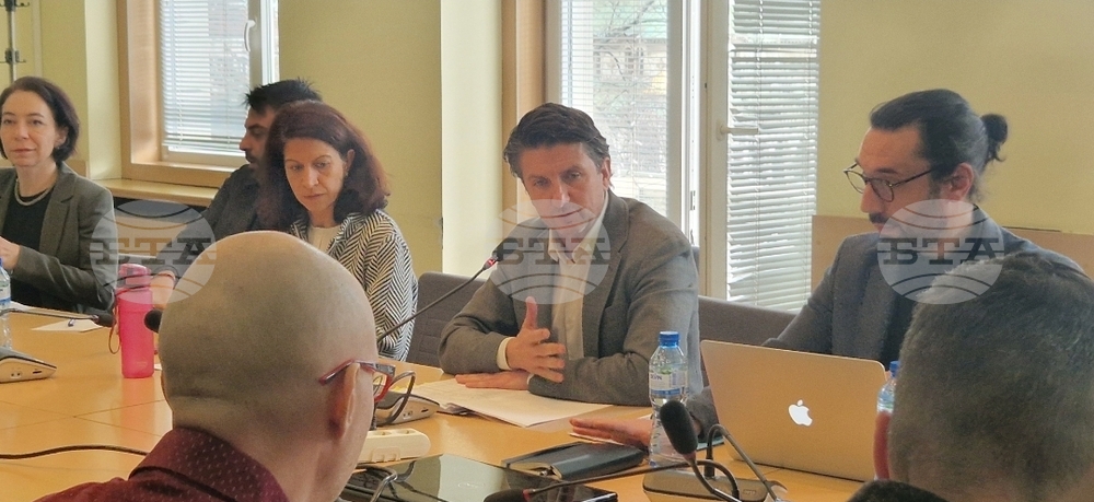 ГЕРБ: Комисията по култура почете паметта на Славчо Пеев по предложение Мирослав Боршош