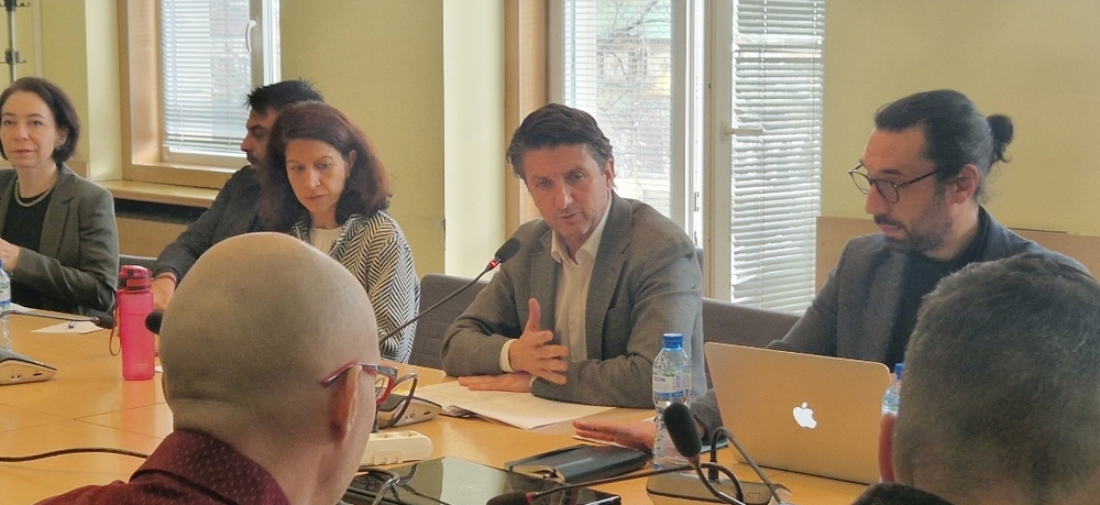 ГЕРБ: Комисията по култура почете паметта на Славчо Пеев по предложение Мирослав Боршош