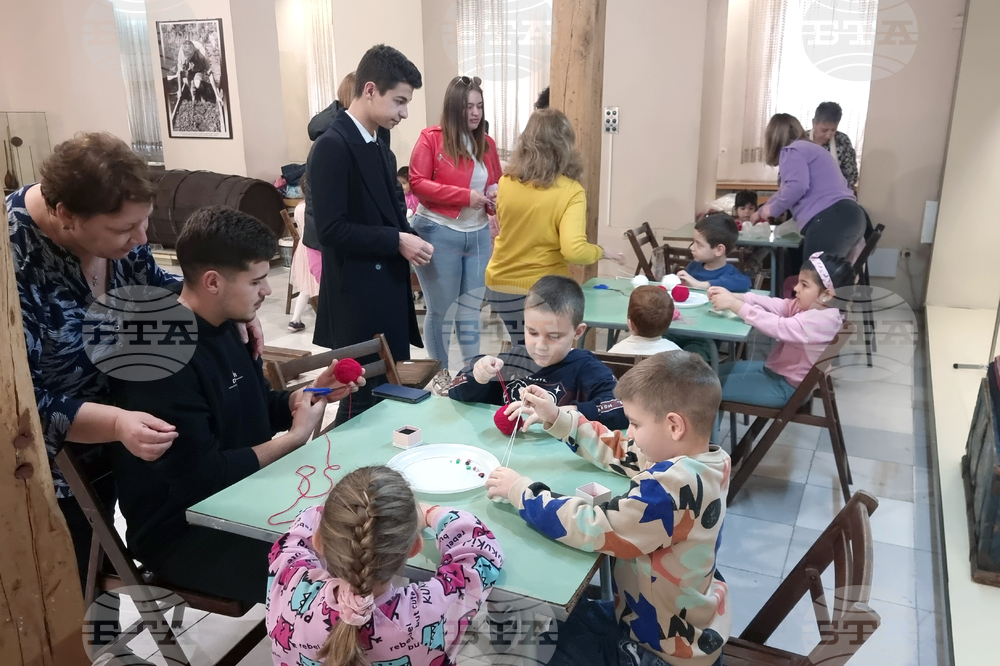 Плевен - Регионален исторически музей - работилница за мартеници