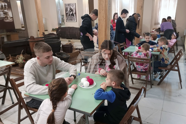  Плевен - Регионален исторически музей - работилница за мартеници