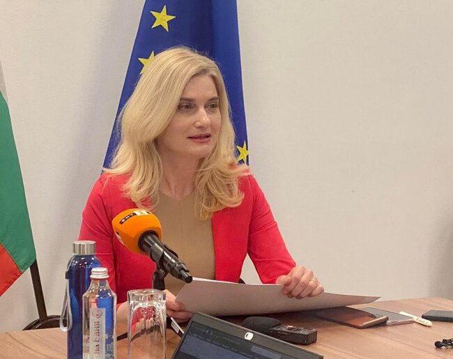 Министър Динкова: Тръжните процедури за наем на плажове ще се провеждат чрез явно наддаване