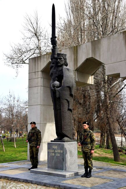 Асеновград чества славната победа на цар Иван Асен II при Клокотница