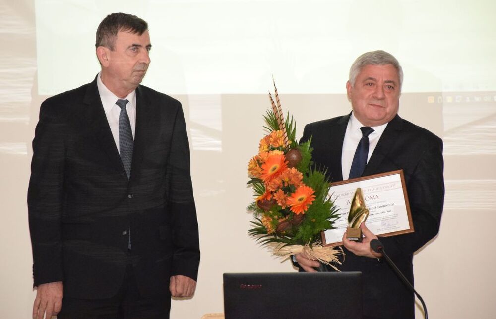 Русенски университет „Ангел Кънчев“: Дългогодишният ректор акад. Христо Белоев бе удостоен със званието "Почетен ректор на Русенския университет"