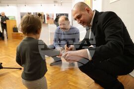 Бургас - „Дамски гамбит" - изложба