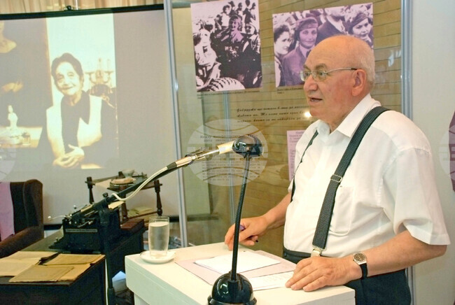 Проф. Иван Сарандев - български литературен историк и критик