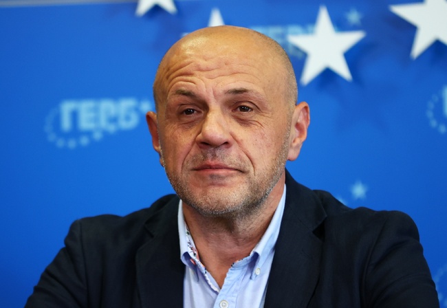 Едно служебно правителство не е редно да работи в интерес на една или във вреда на друга партия, смята Томислав Дончев от ГЕРБ