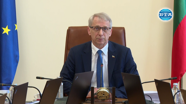 Предложението на ГЕРБ радикално променя приоритетите, фокусът се поставя върху министерски кресла, заяви премиерът Денков