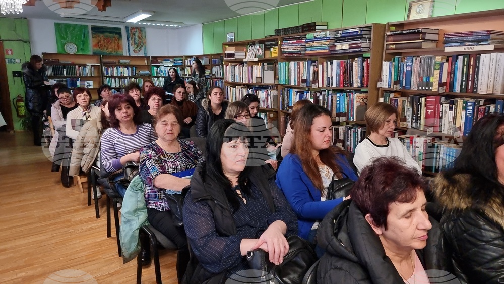 Враца - сборник за облеклото и традициите в Северозапада през ХХ век