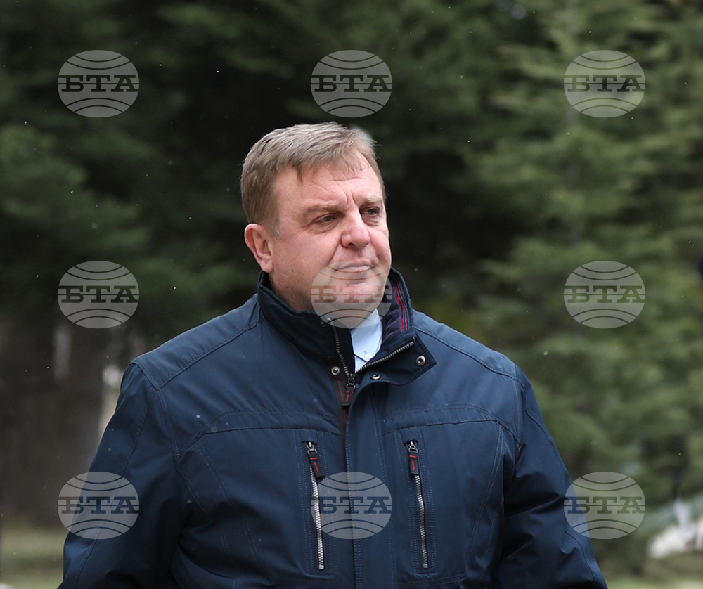Красимир Каракачанов: Управлението на сглобката води до изпразнени складове и намалена боеспособност на БА