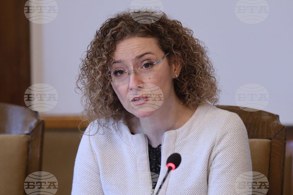 Няма напрежение, аз самата работя спрямо всичките ни приоритети, каза министър Шалапатова относно очакваната ротация на кабинета